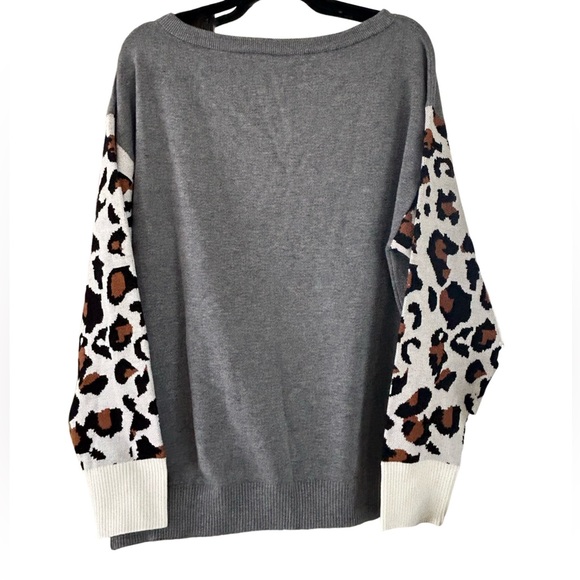 🍁(45)New Fall🍁Gray Sweater With Leopard Print  Contrast Sleeves - Picture 4 of 4